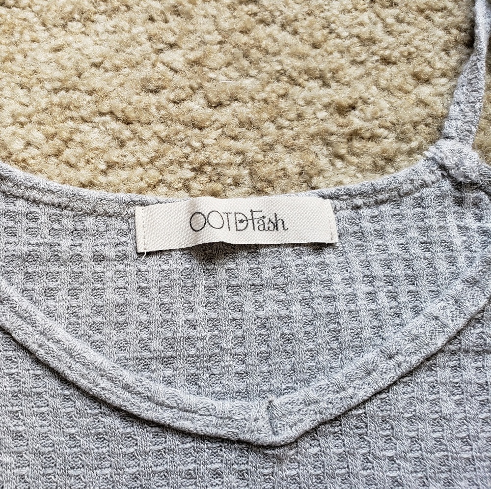 Grey top - Picture 2 of 2